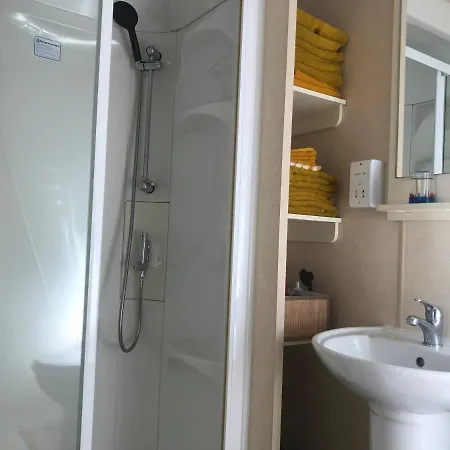 Coco House Op Recreatiepark De Wielen * シント・マールテン