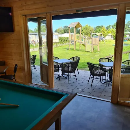 Coco House Op Recreatiepark De Wielen * Sint Maarten