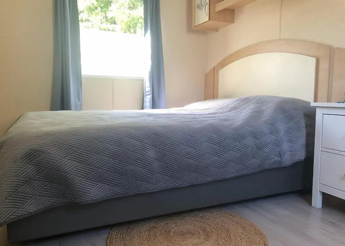 Coco House Op Recreatiepark De Wielen 펜션